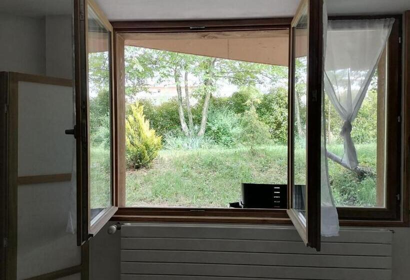 Le Nid Du Chat Noir Maison Alvéole Bed And Books