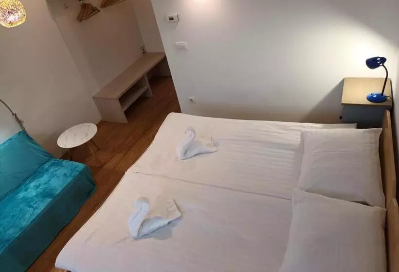 پانسیون Accommodation Baron