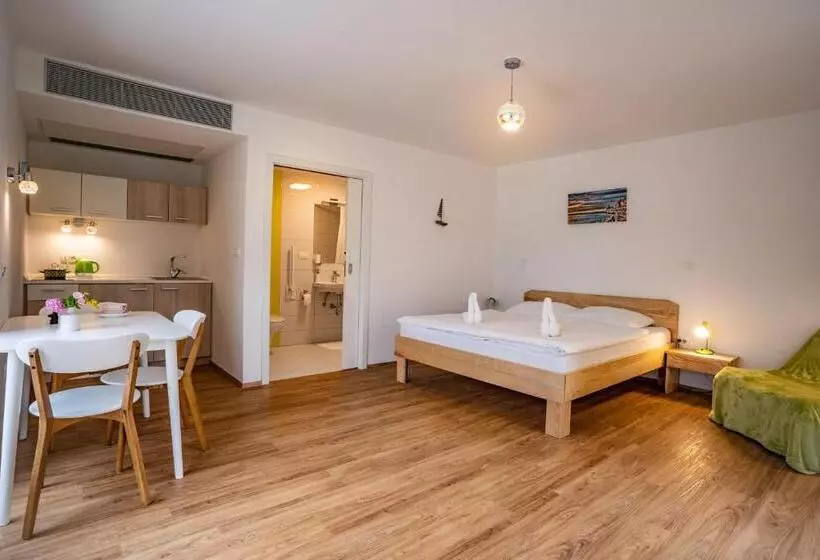پانسیون Accommodation Baron