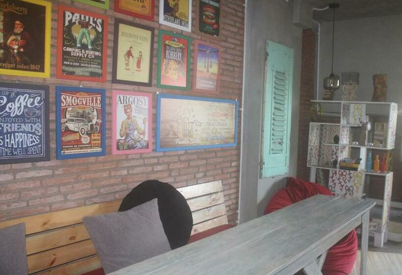 Shelter Hostel Malang