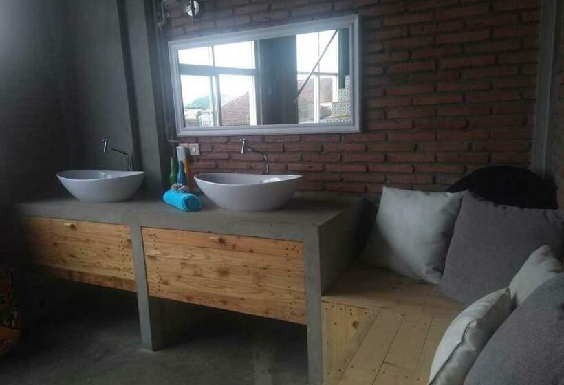 Shelter Hostel Malang