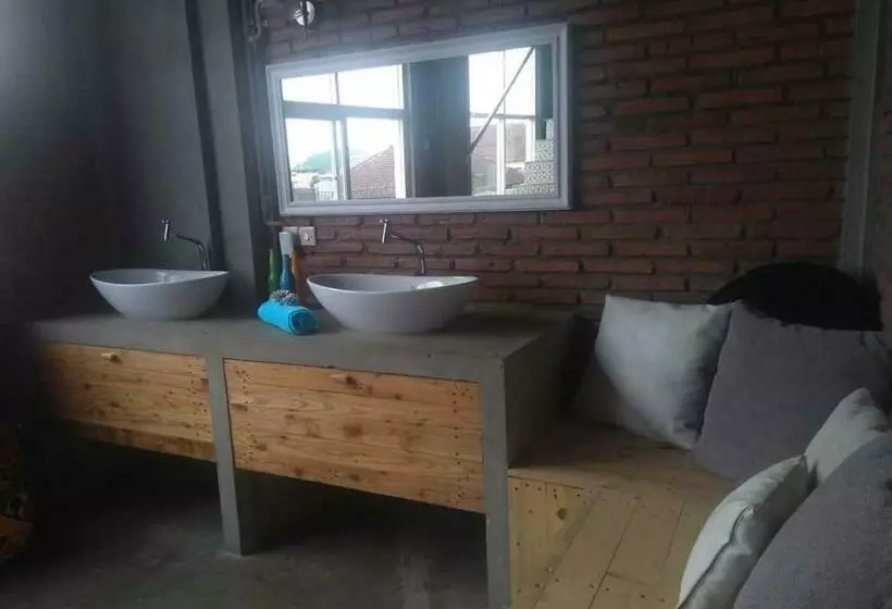 Shelter Hostel Malang