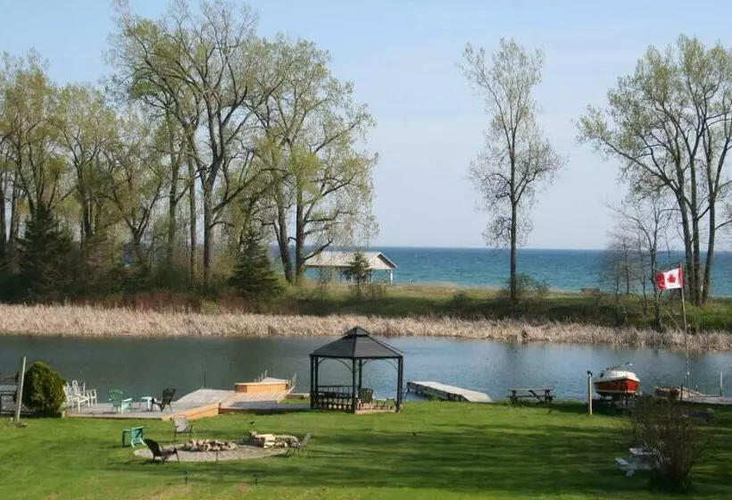 ベッドアンドブレックファースト Hadovka Lakeside Inn