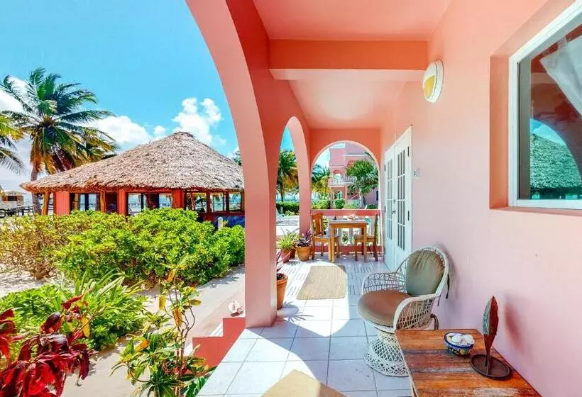 هتل Red Ginger @ Caribe Island