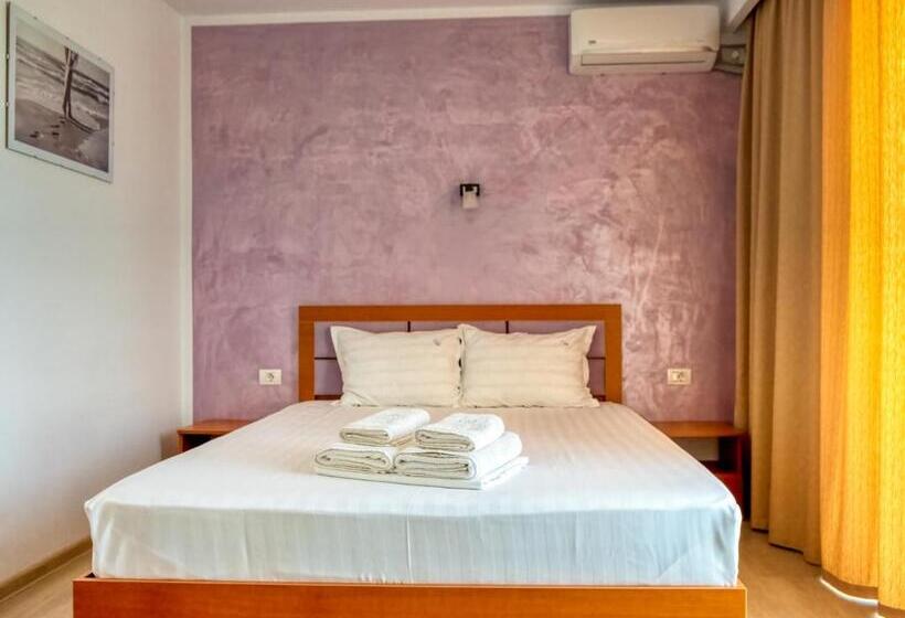 بنسيون Casa Helena