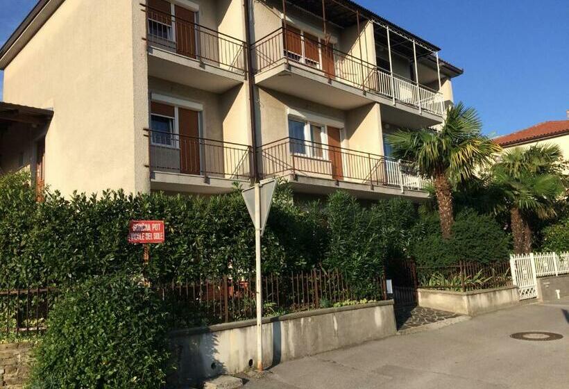 پانسیون Rooms And Apartment Lia