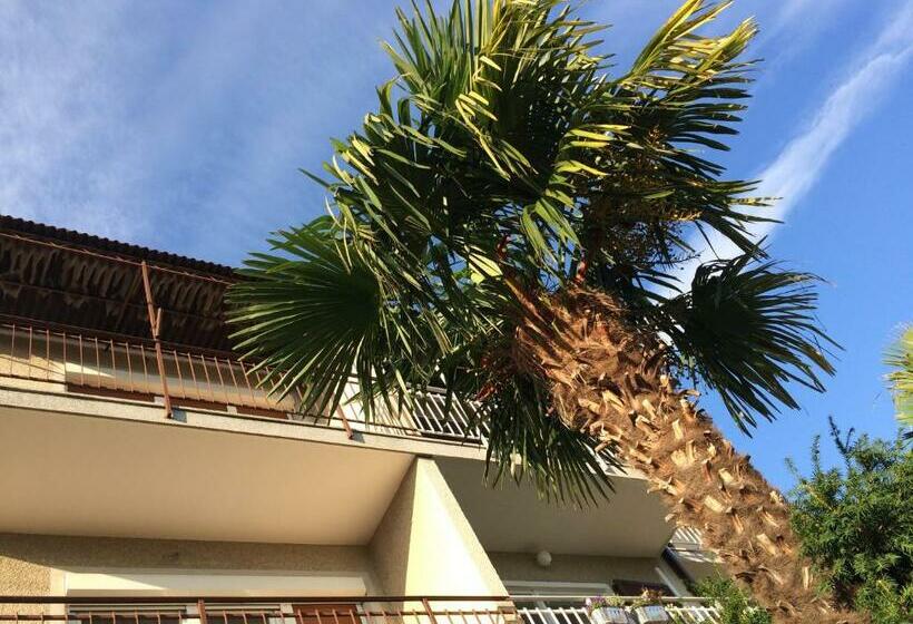 پانسیون Rooms And Apartment Lia