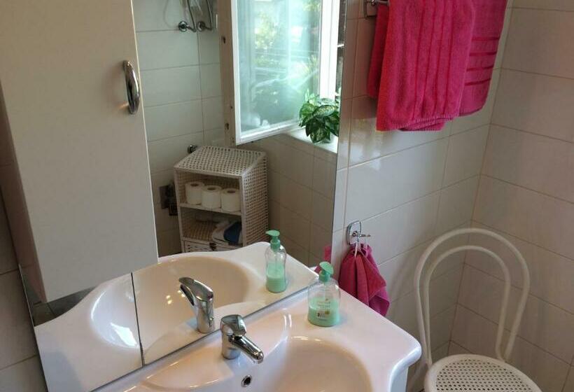 پانسیون Rooms And Apartment Lia