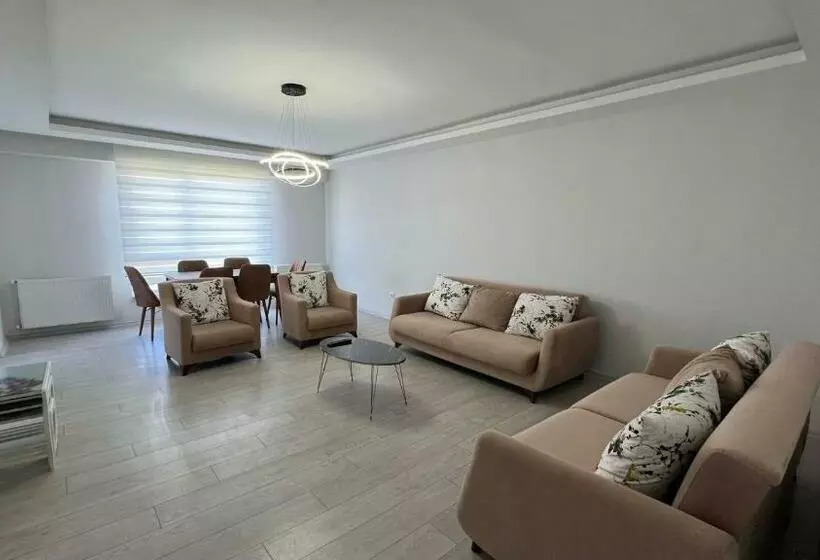 Site Içerisinde Deniz Manzaralı Ve Sahile Yakın Otopark Sorunu Bulunmayan Kiralık Daire