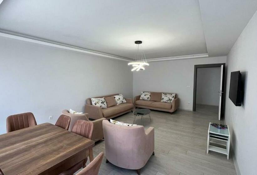 Site Içerisinde Deniz Manzaralı Ve Sahile Yakın Otopark Sorunu Bulunmayan Kiralık Daire