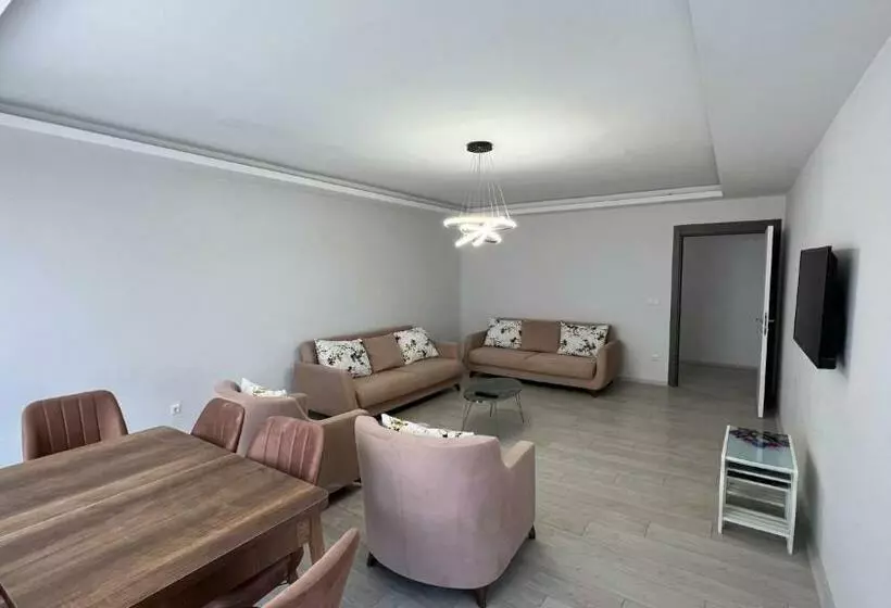 Site Içerisinde Deniz Manzaralı Ve Sahile Yakın Otopark Sorunu Bulunmayan Kiralık Daire