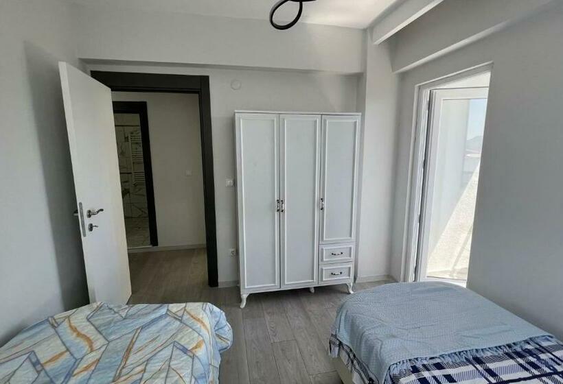 Site Içerisinde Deniz Manzaralı Ve Sahile Yakın Otopark Sorunu Bulunmayan Kiralık Daire