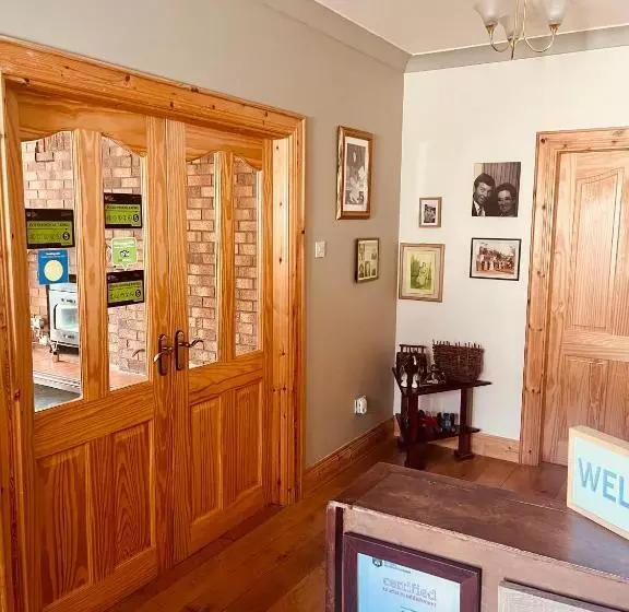 تختخواب و صبحانه Maghera House