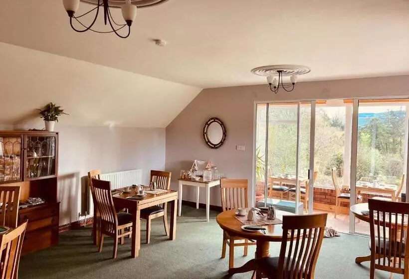 تختخواب و صبحانه Maghera House