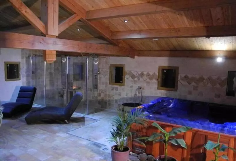 Hotelli Le Vieux Mas Du Domaine De Pontet Fronzele
