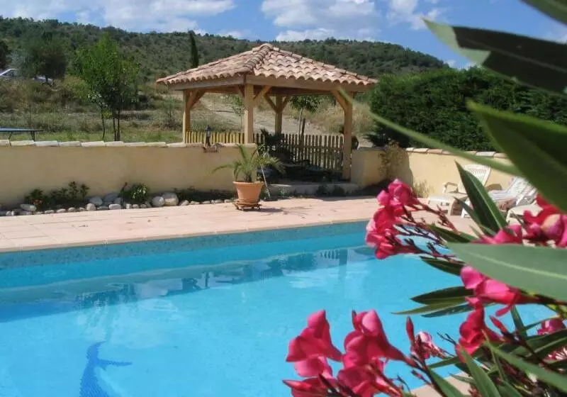 Hotelli Le Vieux Mas Du Domaine De Pontet Fronzele