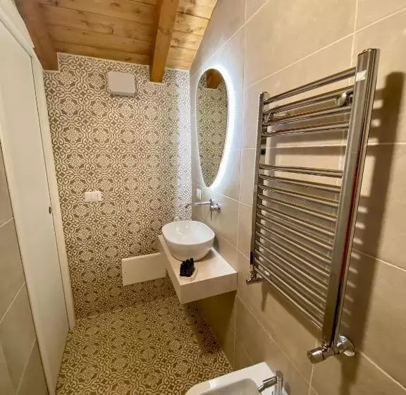 Lucianita House
