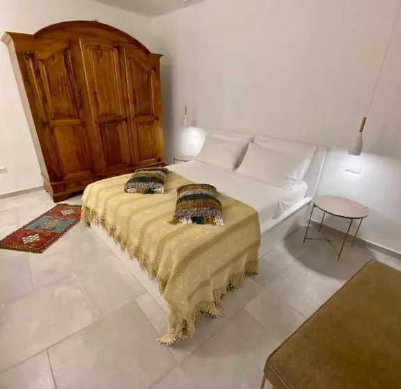Lucianita House
