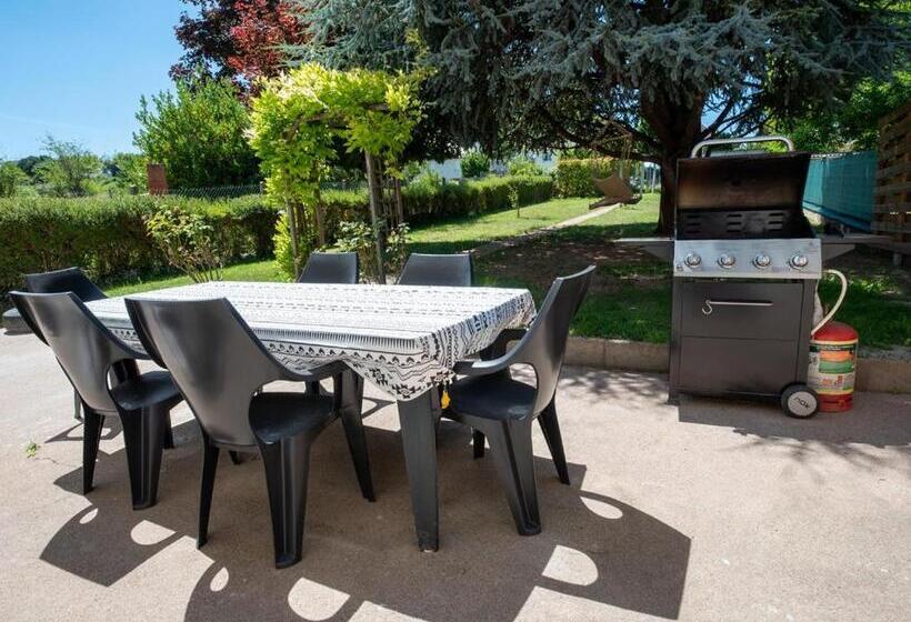 Maison De Ville Avec 3 Chambres Et Grand Terrain