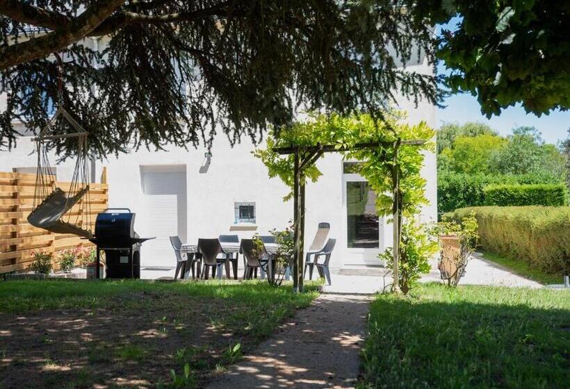 Maison De Ville Avec 3 Chambres Et Grand Terrain