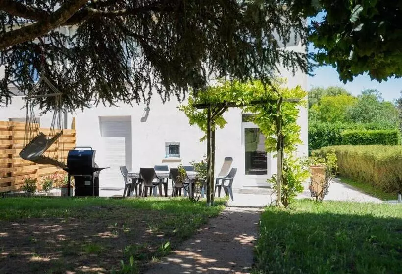 Maison De Ville Avec 3 Chambres Et Grand Terrain