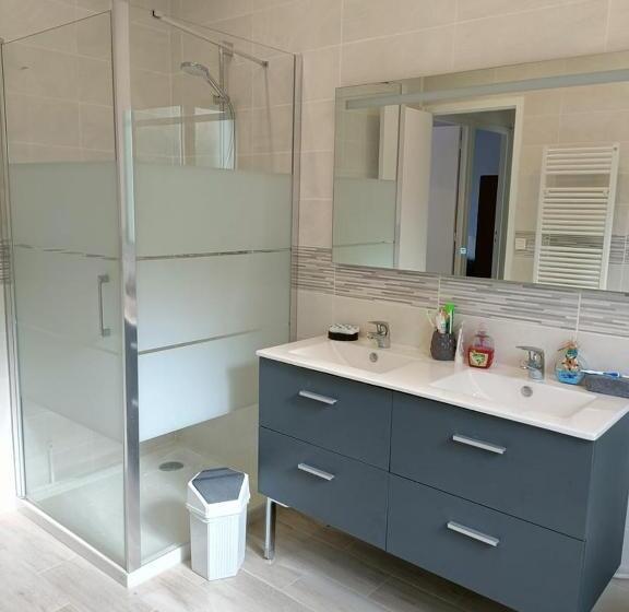 Maison De Ville Avec 3 Chambres Et Grand Terrain