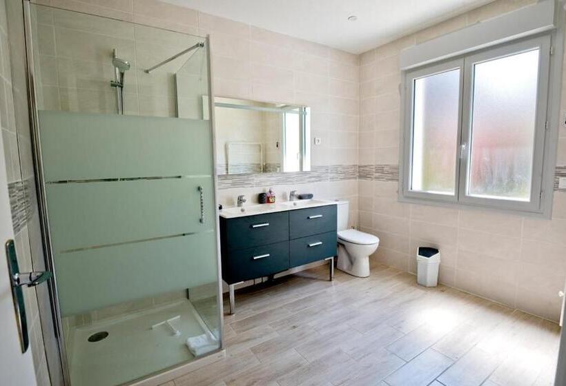 Maison De Ville Avec 3 Chambres Et Grand Terrain