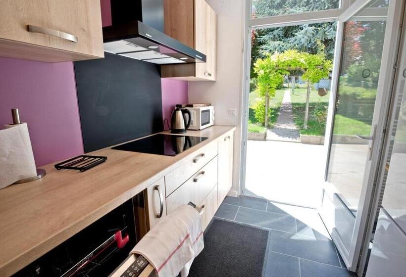 Maison De Ville Avec 3 Chambres Et Grand Terrain