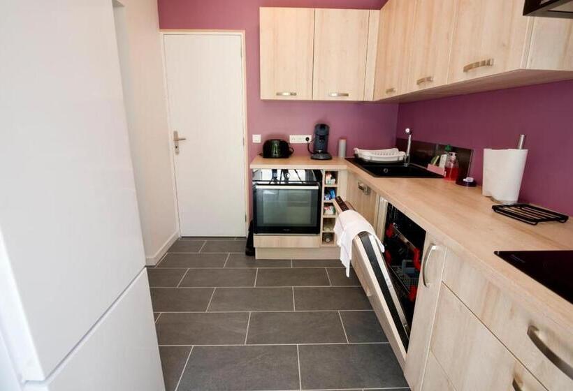 Maison De Ville Avec 3 Chambres Et Grand Terrain