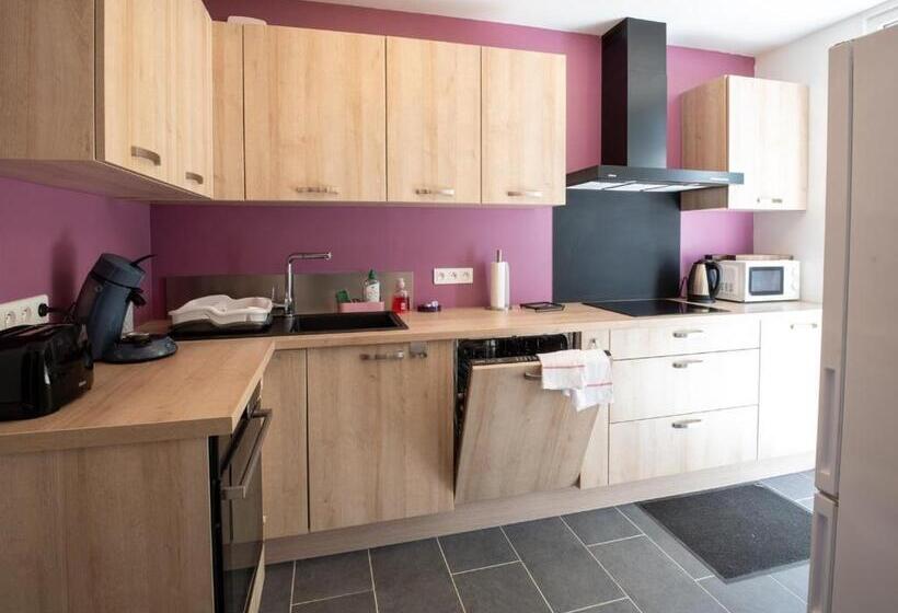 Maison De Ville Avec 3 Chambres Et Grand Terrain