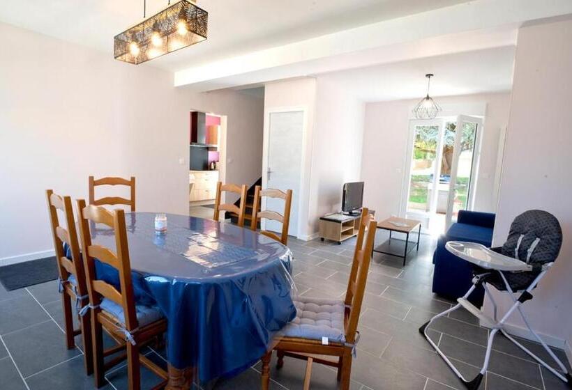 Maison De Ville Avec 3 Chambres Et Grand Terrain