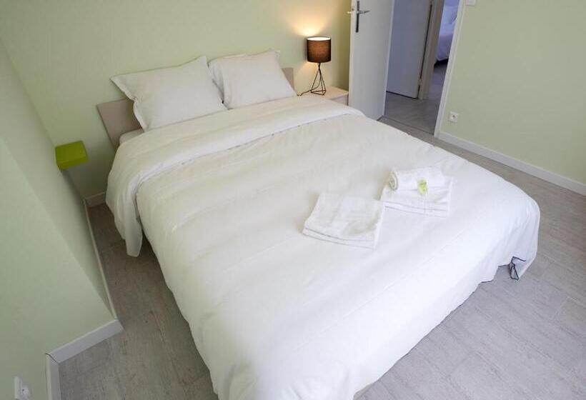 Maison De Ville Avec 3 Chambres Et Grand Terrain