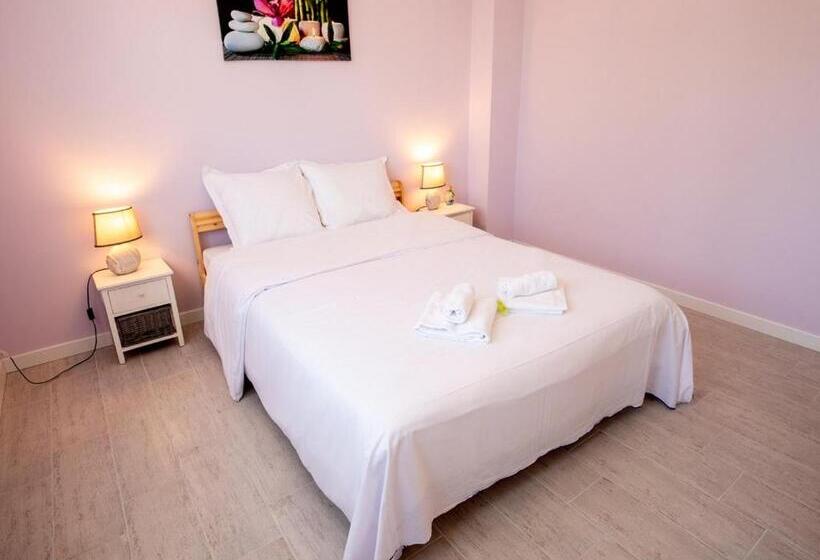 Maison De Ville Avec 3 Chambres Et Grand Terrain