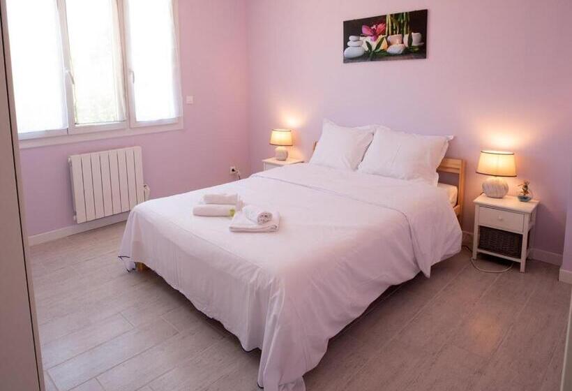 Maison De Ville Avec 3 Chambres Et Grand Terrain