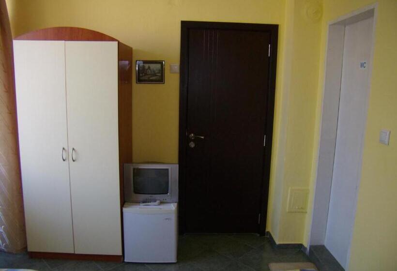 بنسيون Guest Rooms Kotvаta