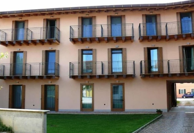 בית מלון כפרי Ai Tre Amici