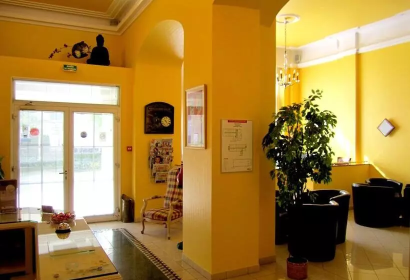 هتل Berlioz Basel Airport