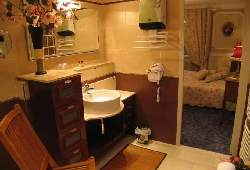 酒店 La Roseraie Biebler