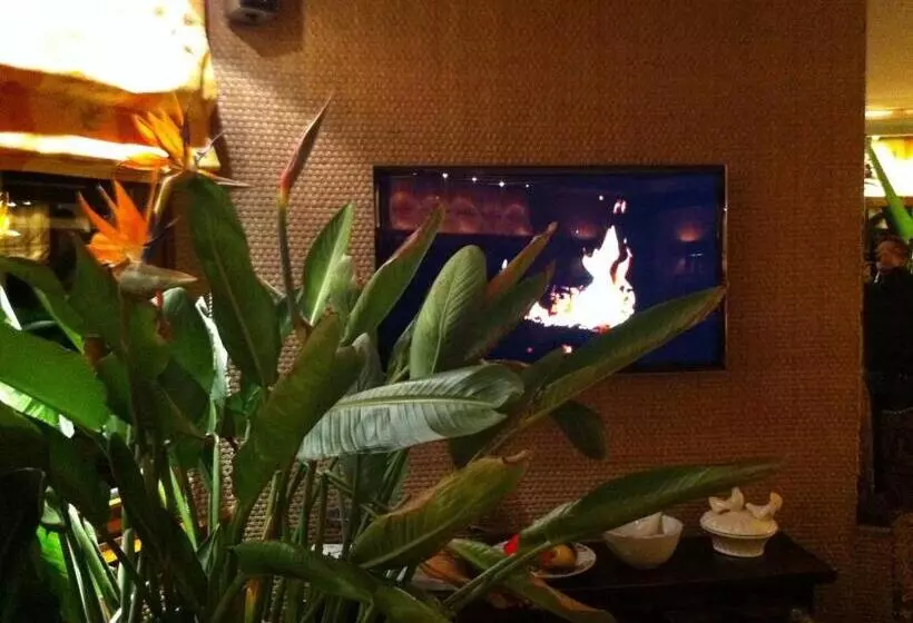 酒店 La Roseraie Biebler