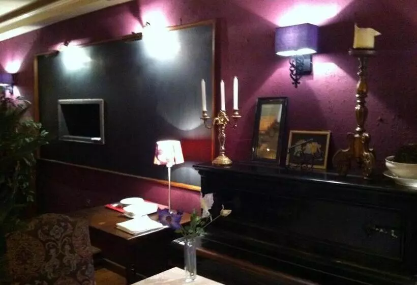 酒店 La Roseraie Biebler