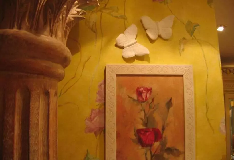 酒店 La Roseraie Biebler