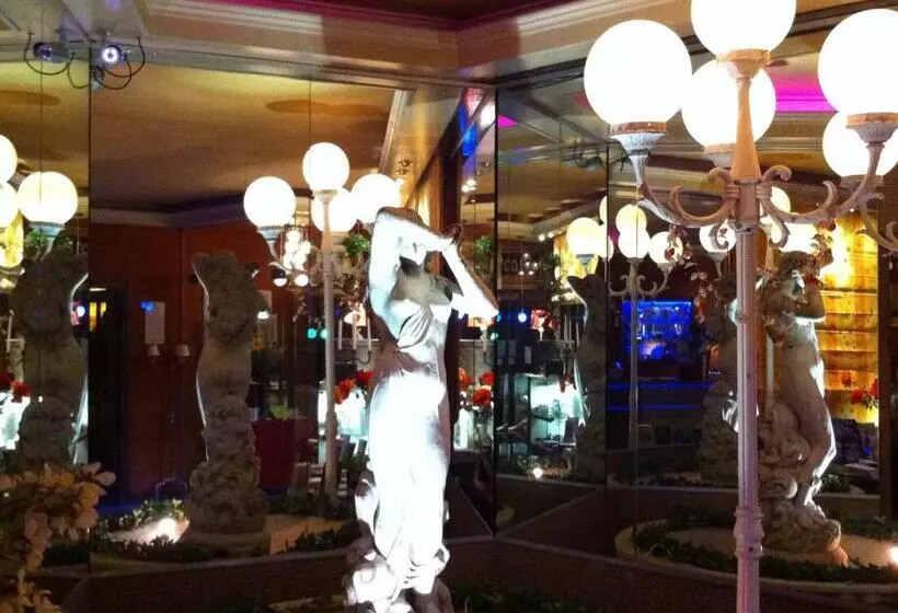 酒店 La Roseraie Biebler