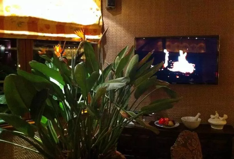 酒店 La Roseraie Biebler