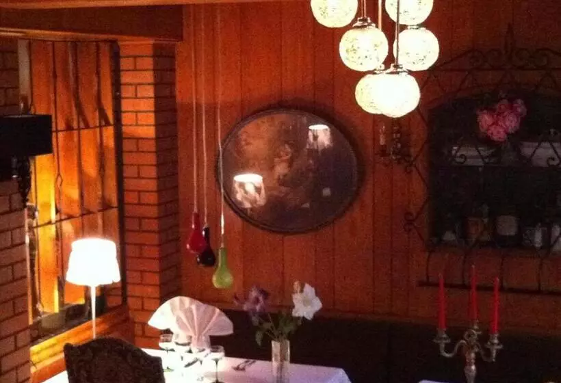 酒店 La Roseraie Biebler