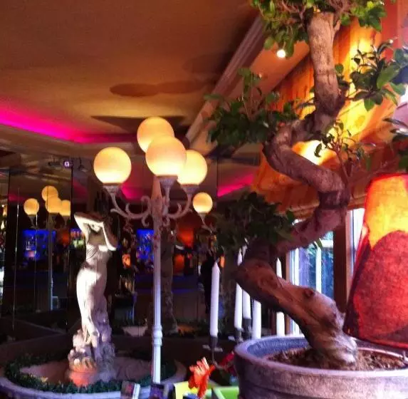 酒店 La Roseraie Biebler