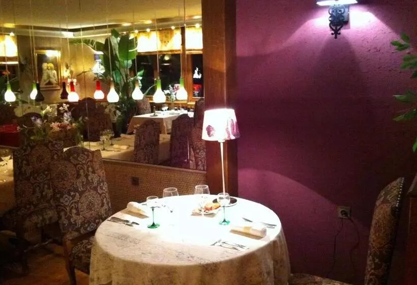 酒店 La Roseraie Biebler