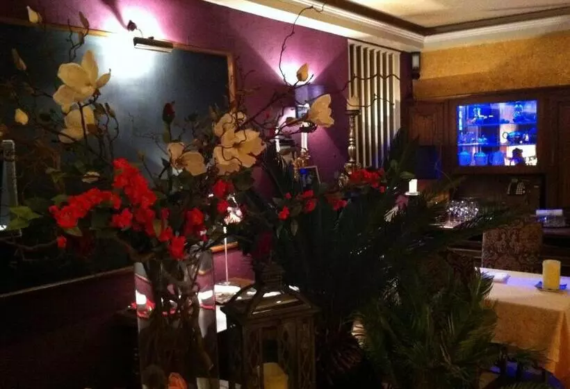 酒店 La Roseraie Biebler