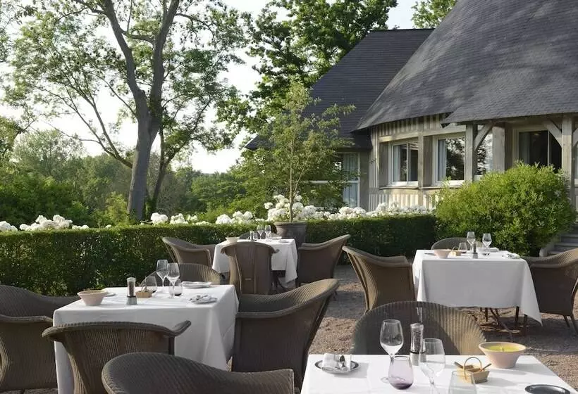 Отель Les Manoirs De Tourgeville