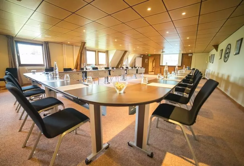 Отель Les Manoirs De Tourgeville