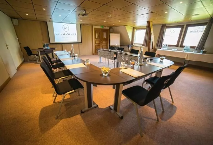 Отель Les Manoirs De Tourgeville